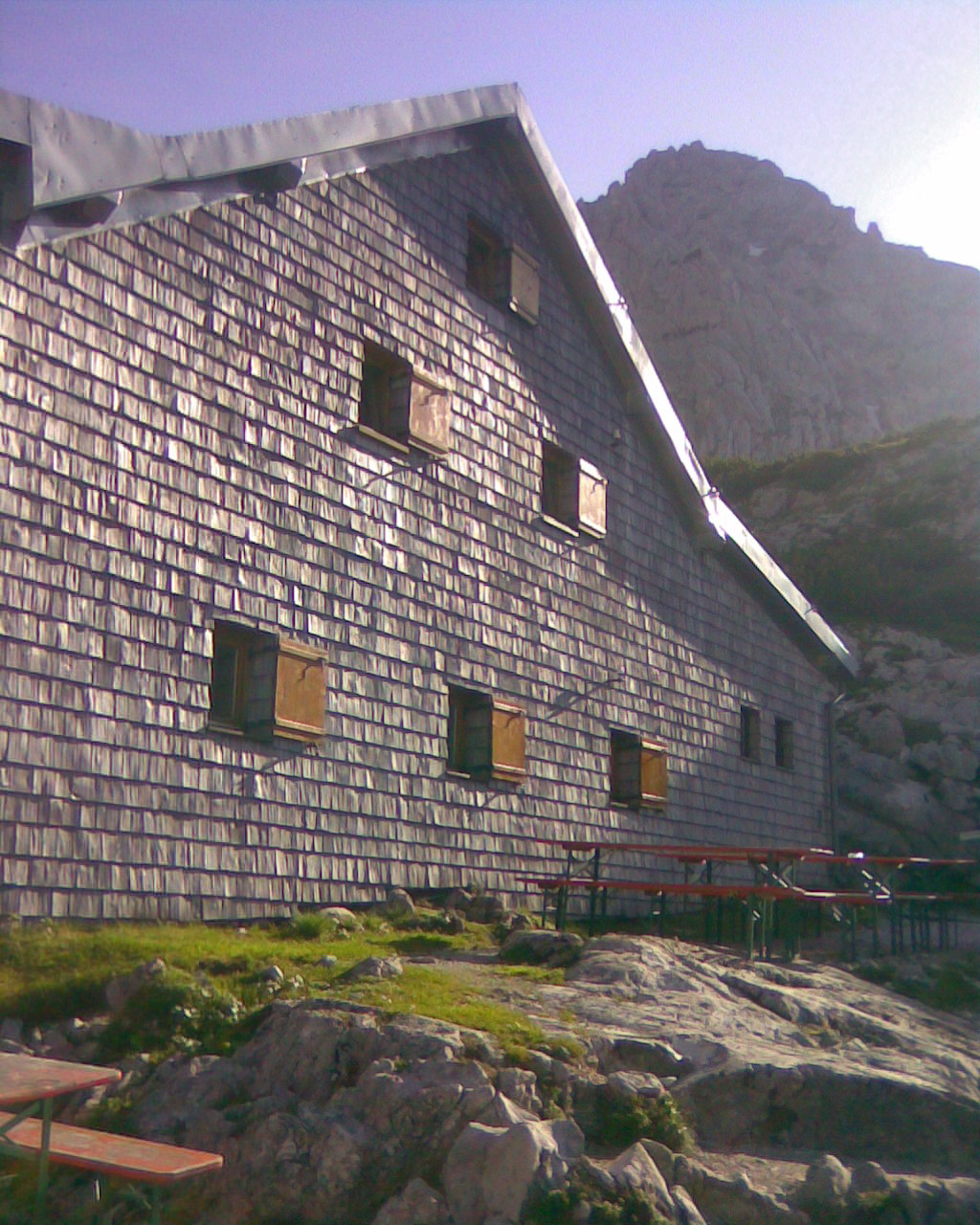 A Hütte oldala