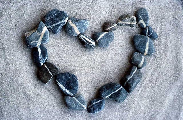 stones-heart-b62