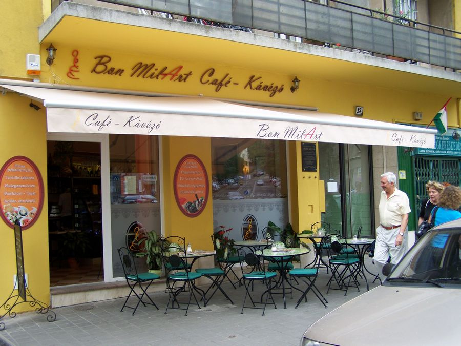 Bon Milart Cafe terasz részlet