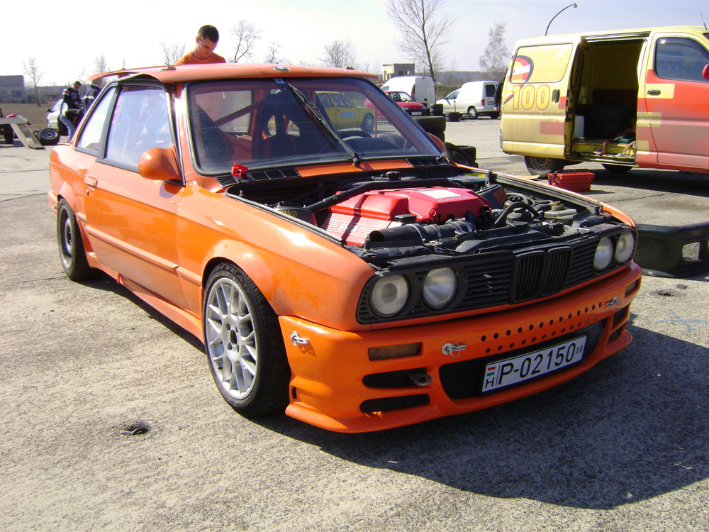 BMW E30 V8