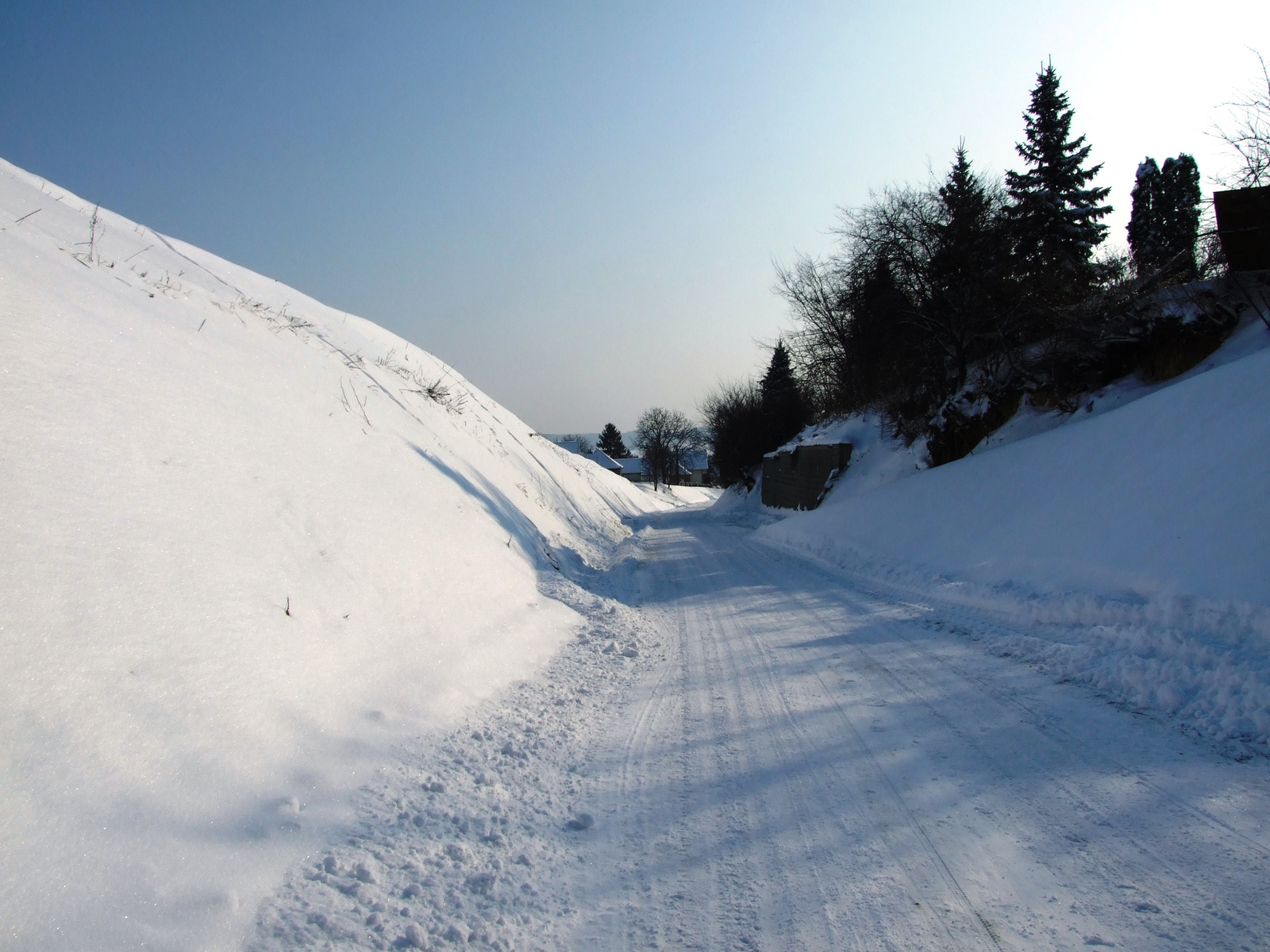 Baté, lejárat a 61-es útról a Petőfi utca felé - 2012.02.05.