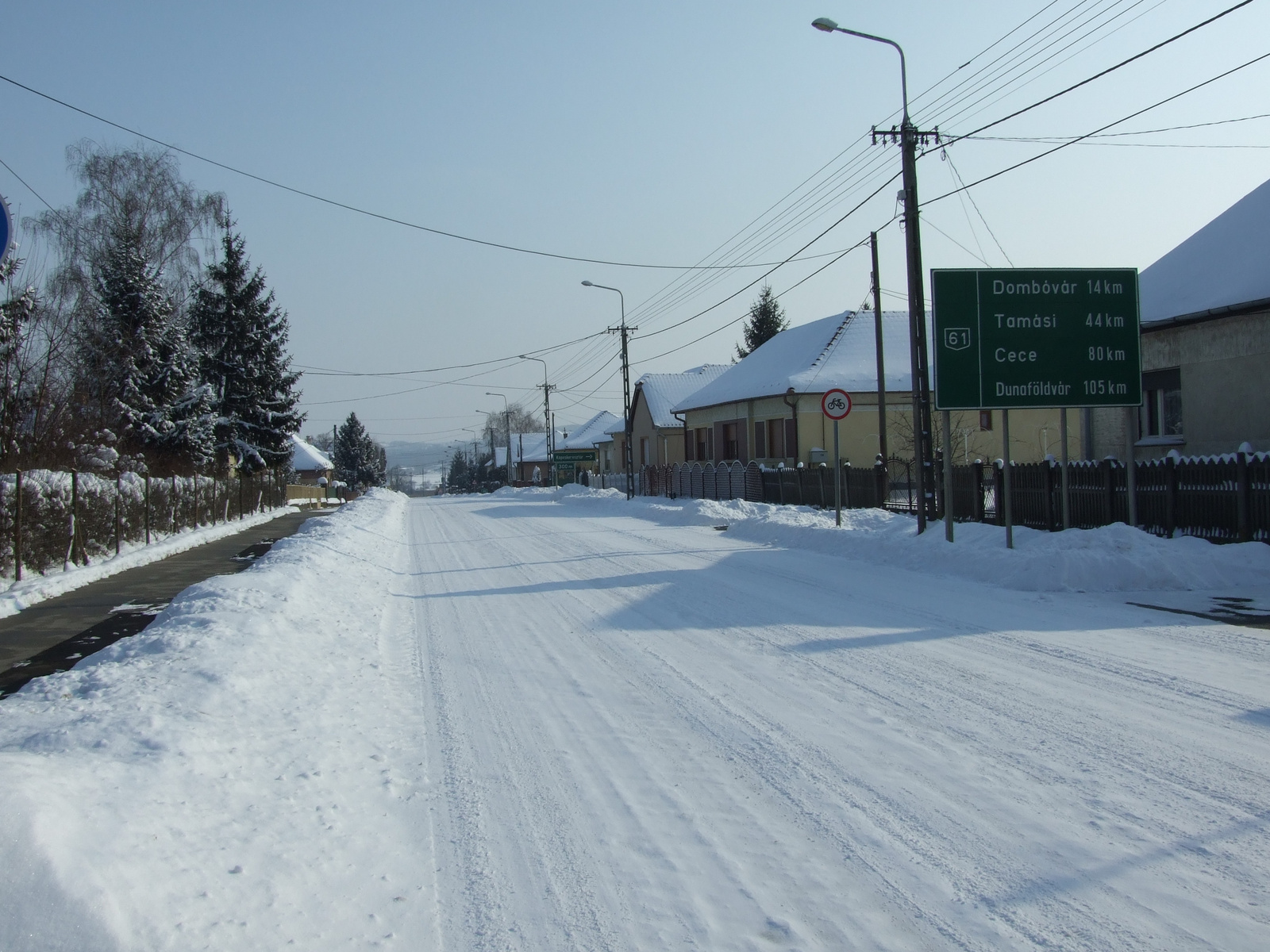 Baté, Fő utca Dombóvár felé nézve - 2012.02.05.