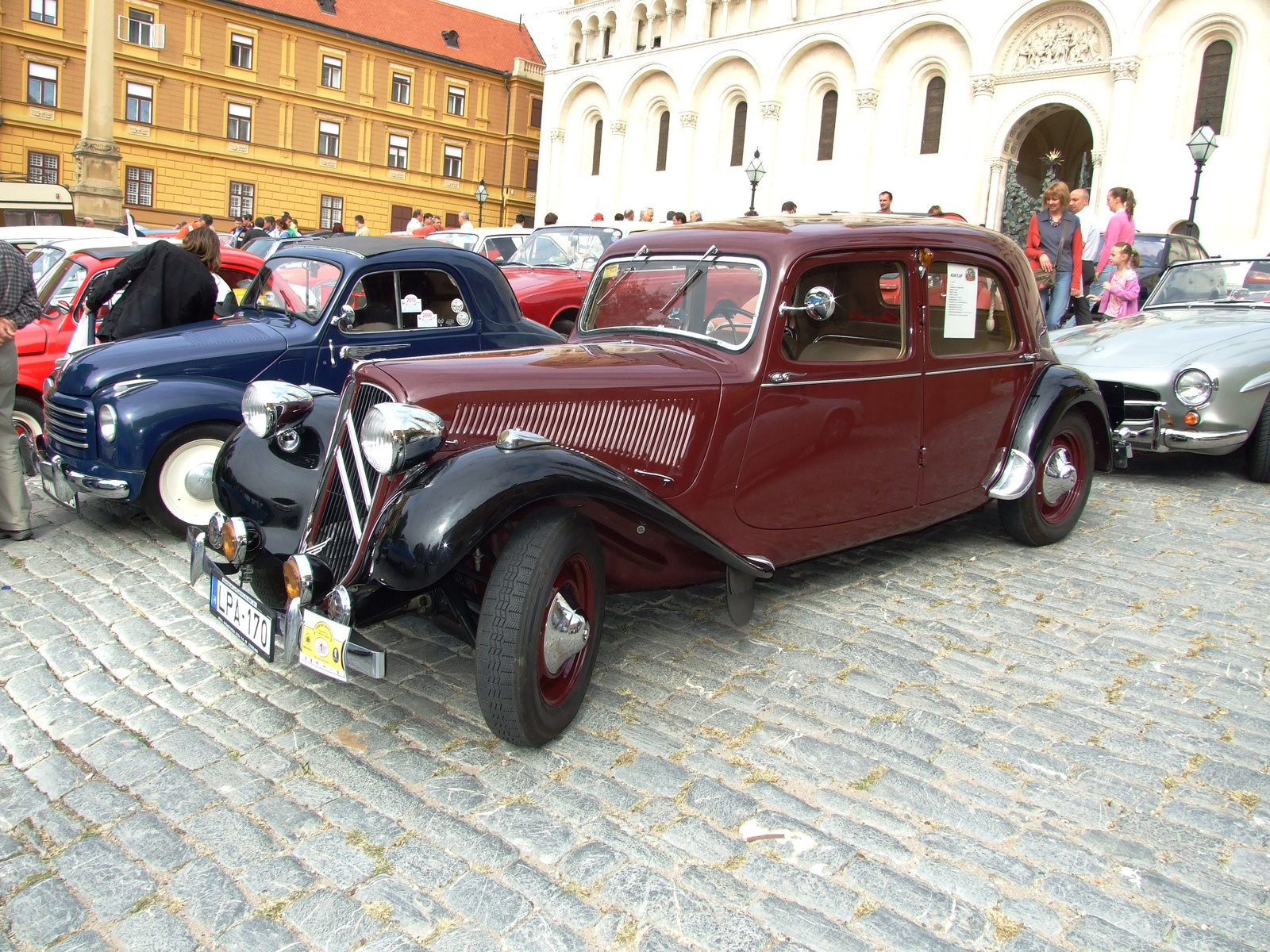 Citroen 4CV b