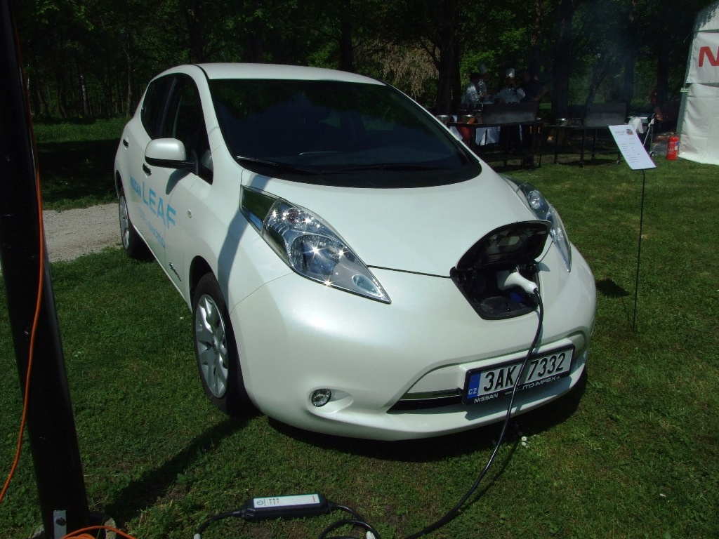 Nissan Leaf c