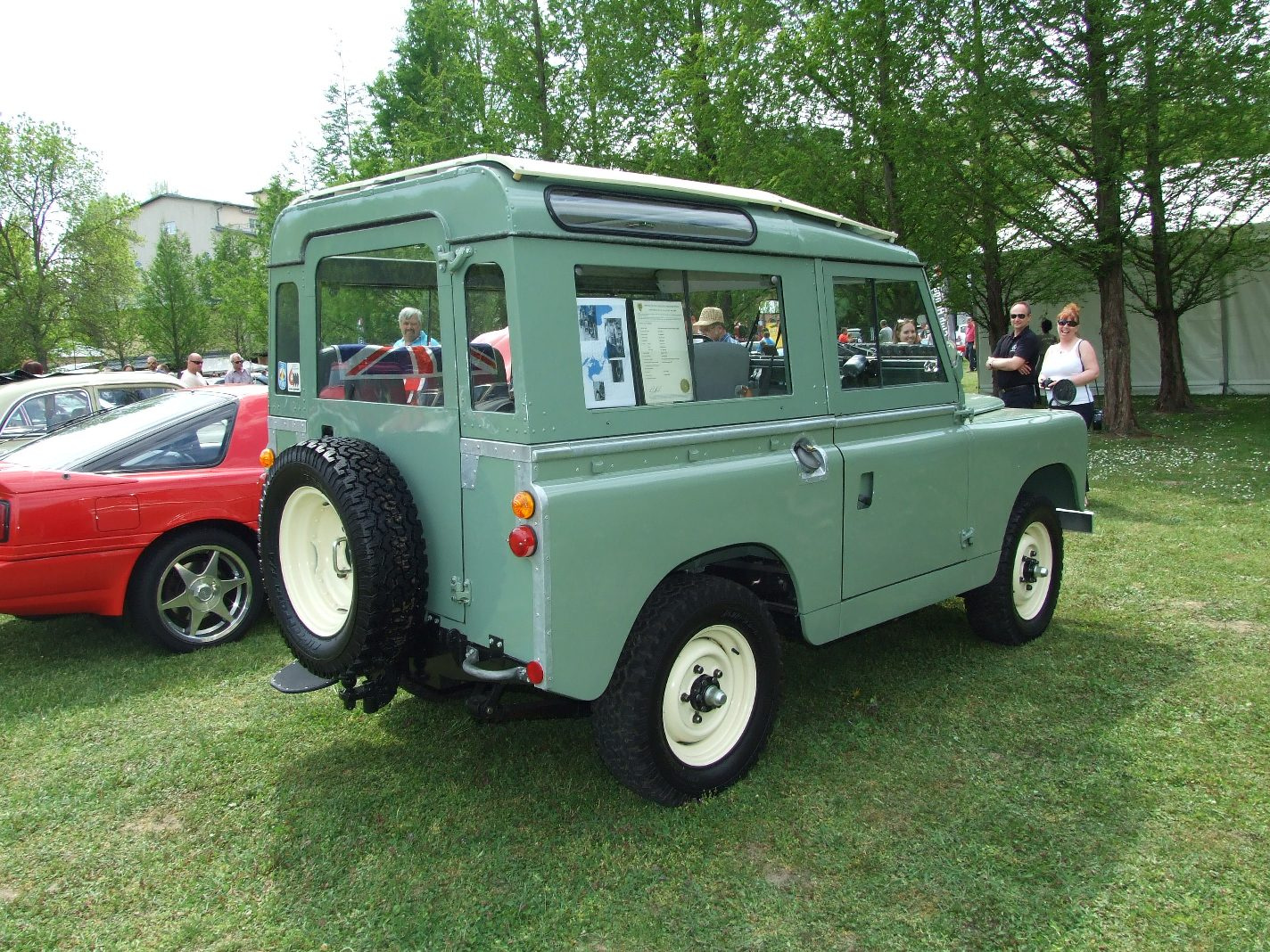 Land Rover 2k