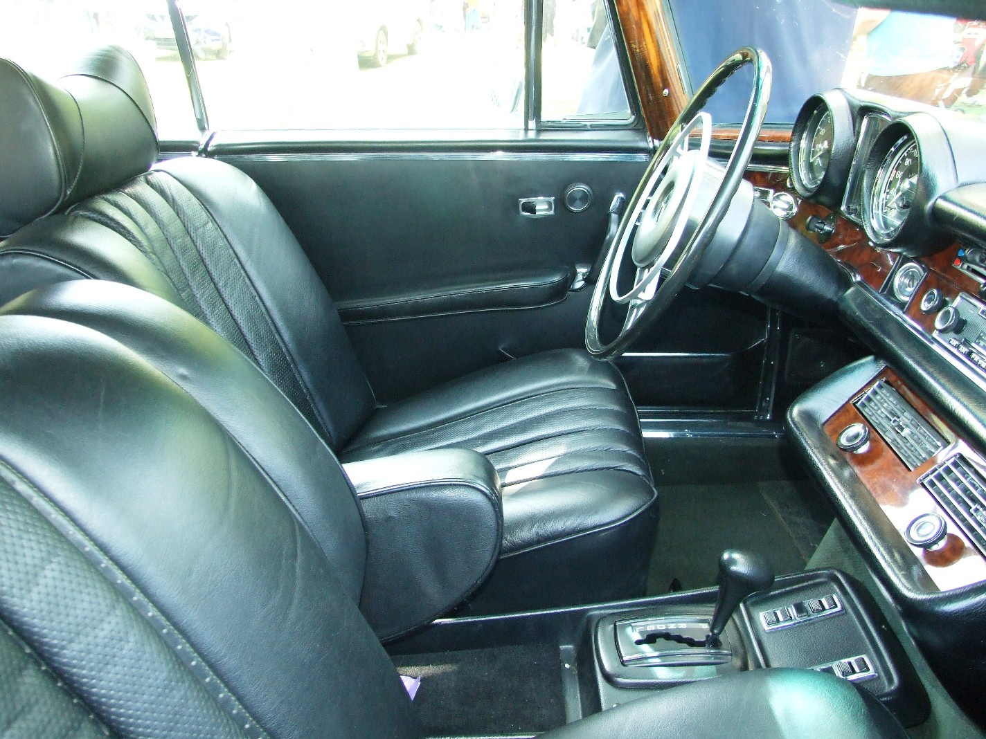 Mercedes 280SE 1f