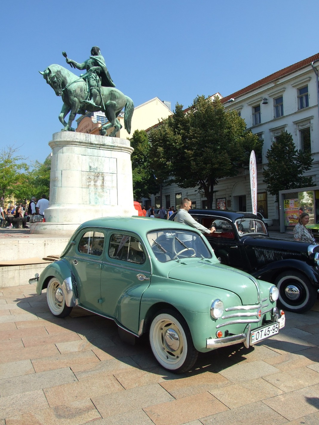 Renault 4 CV b