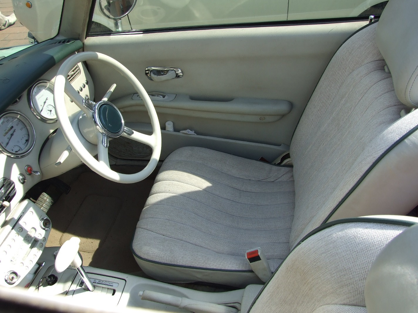 Nissan Figaro c