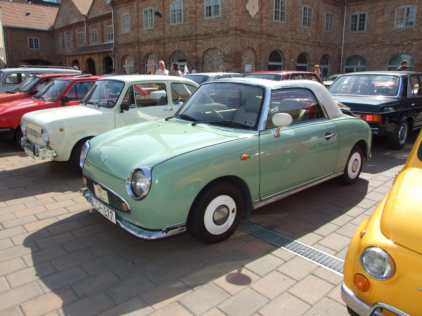 Nissan Figaro e