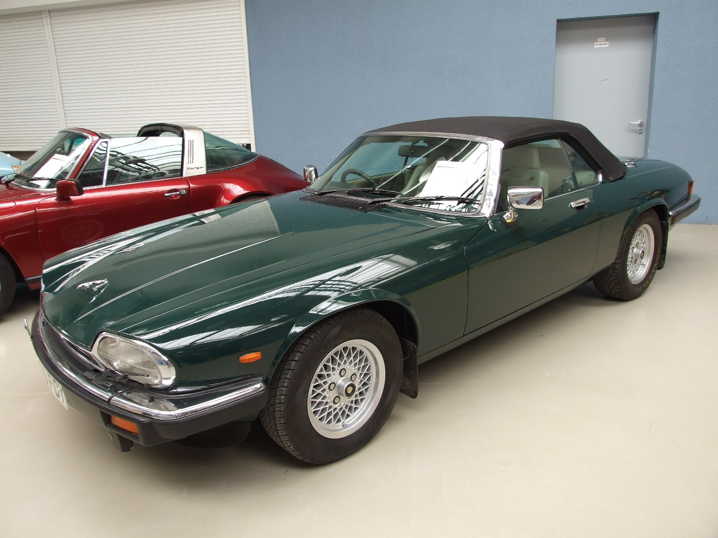 b Jaguar XJS12 b