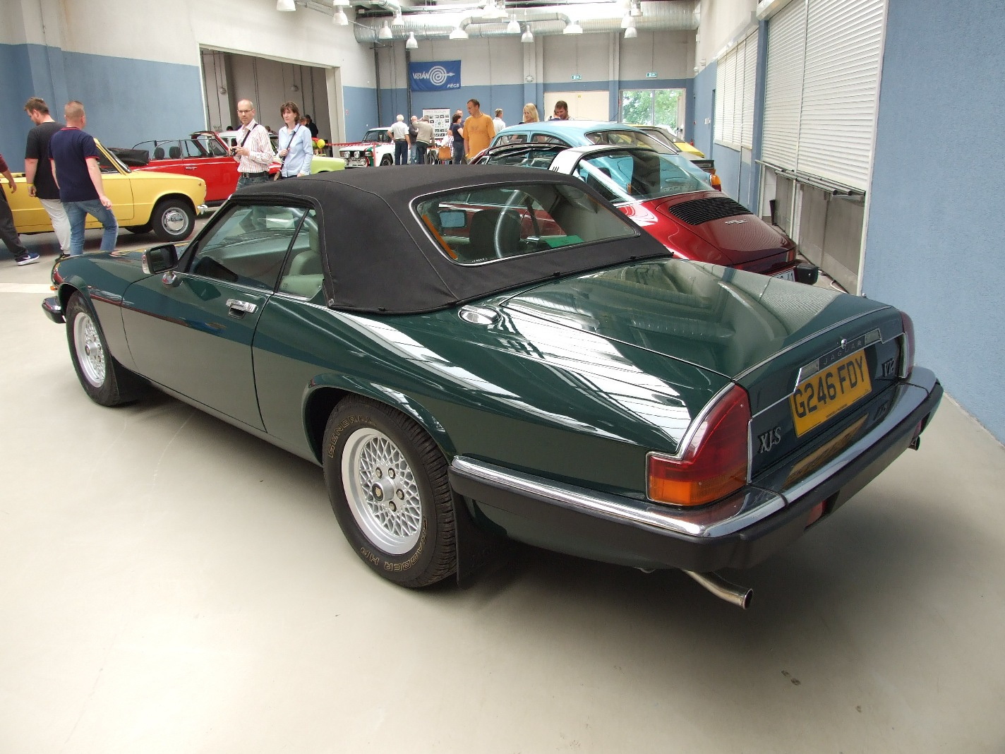 b Jaguar XJS12 d