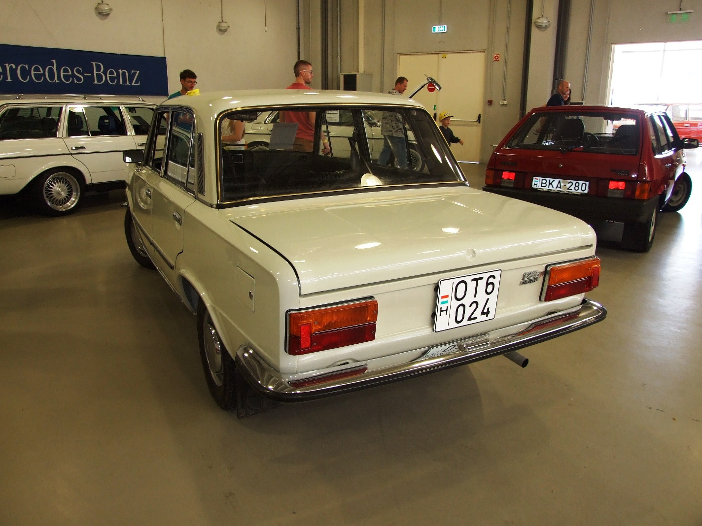 b Polski Fiat 125 1a