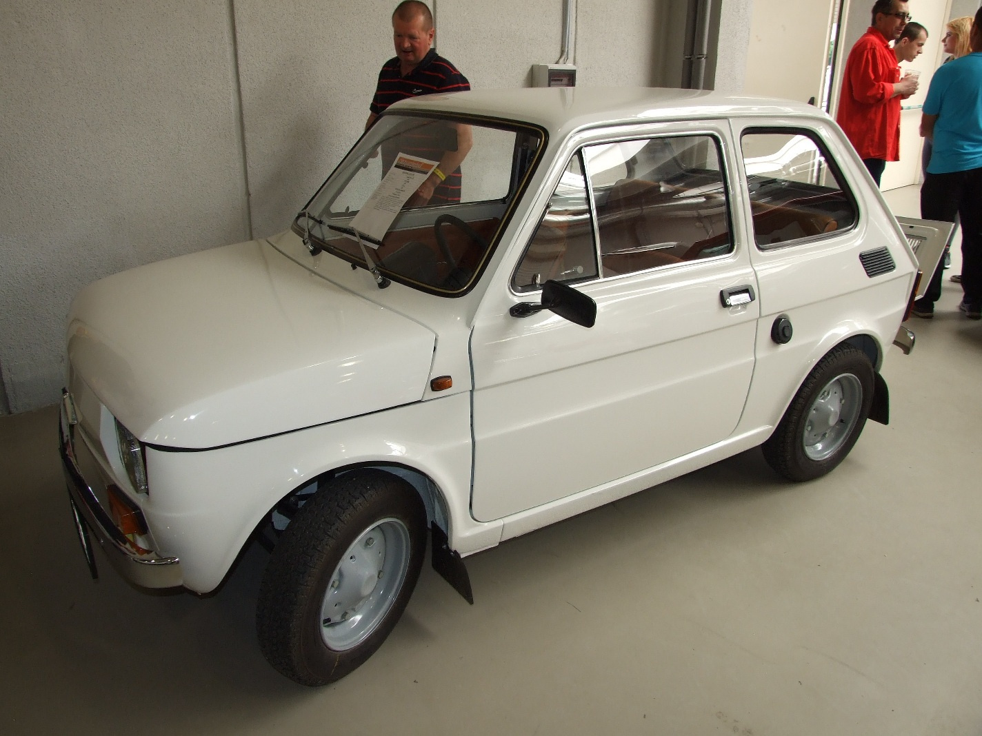 b Polski Fiat 126 2a