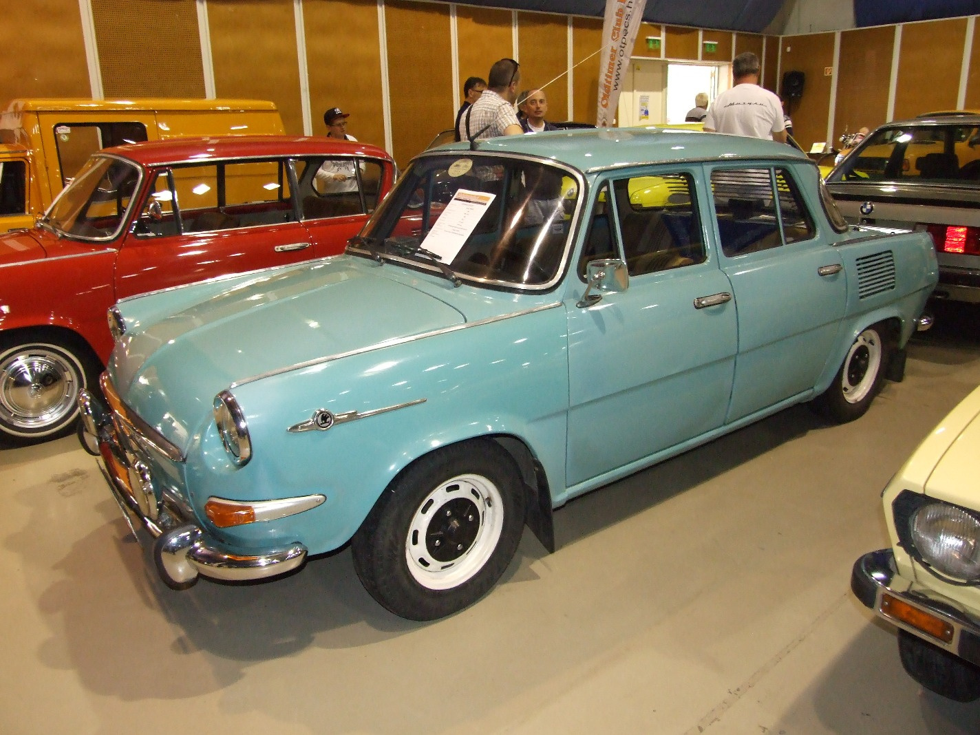 b Skoda 1000MB a