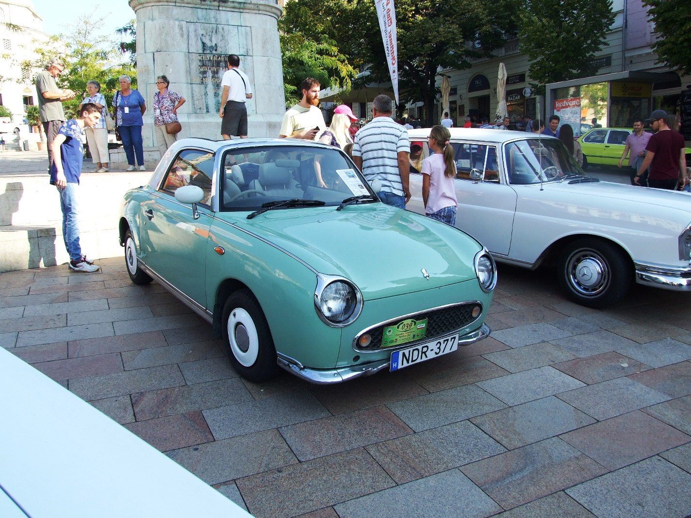 Nissan Figaro a