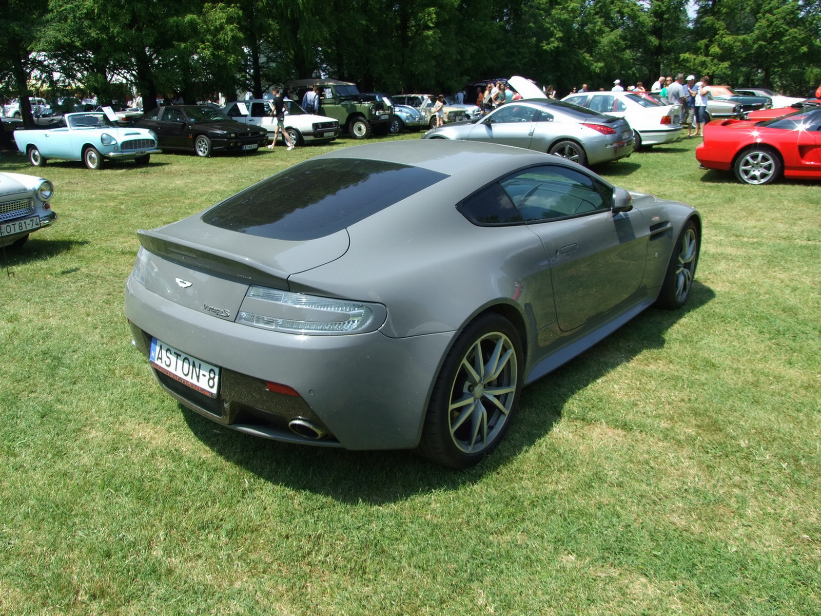 Aston Martin Vantage S b