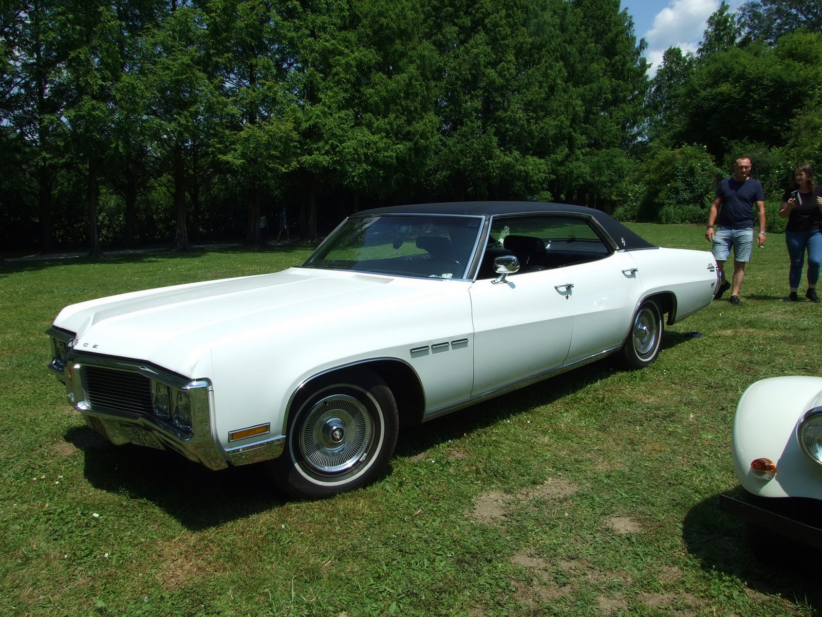 Buick LeSabre Custom a