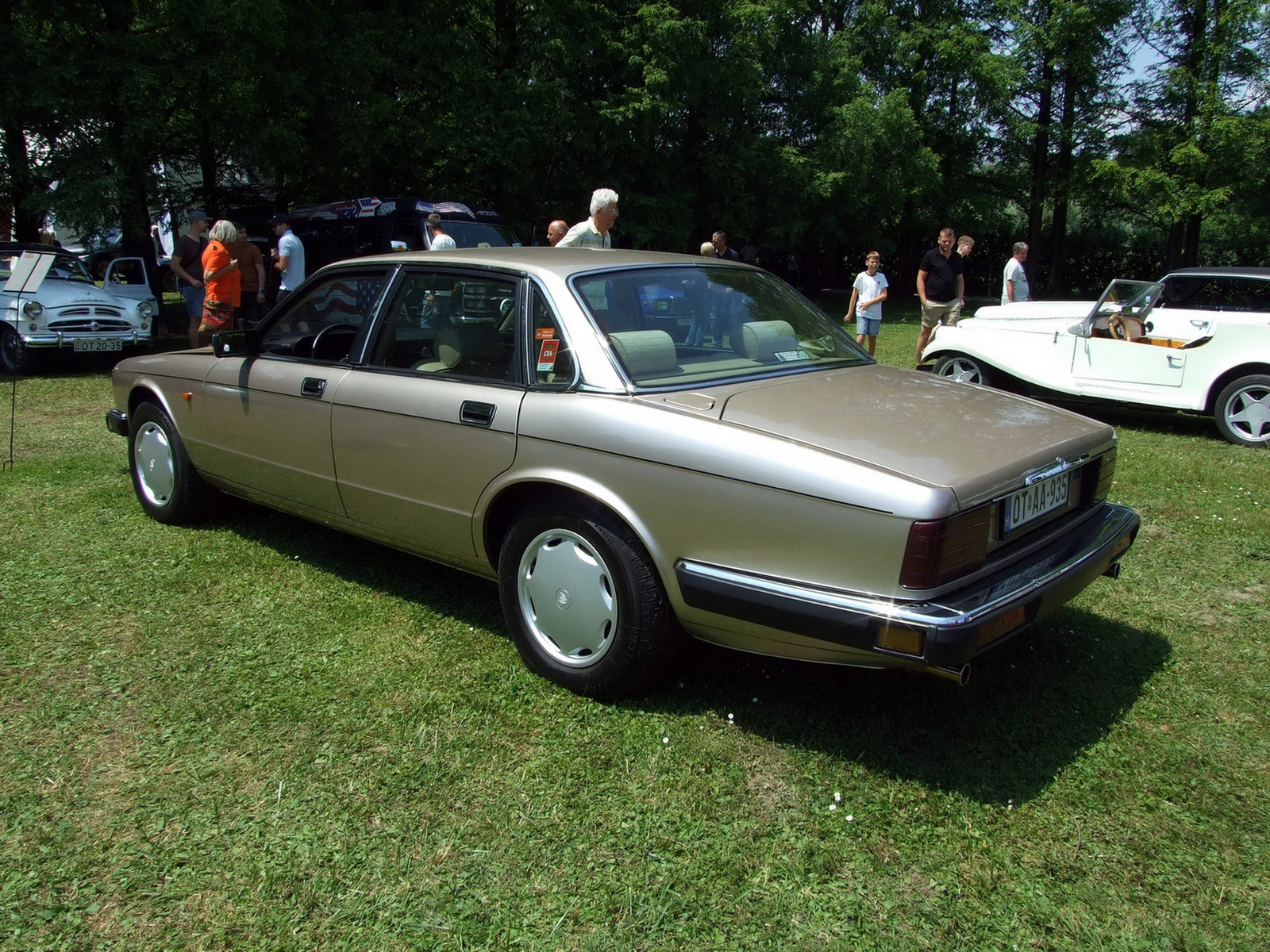 Jaguar XJ6 b