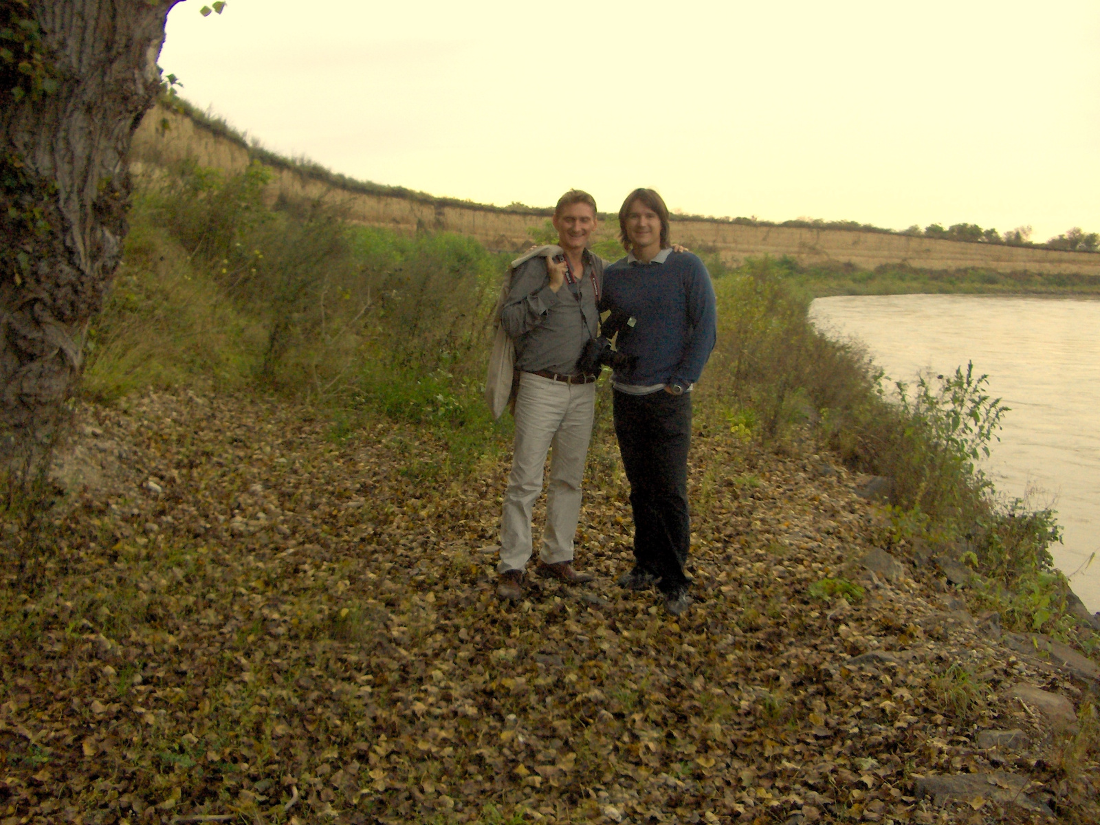 en dessous au fleuve