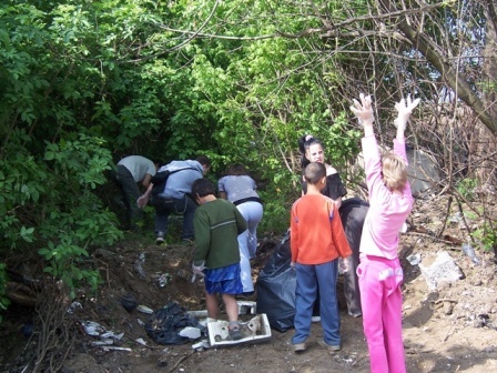 Önkéntes szemét szedés és szabadtéri kosárlabda mecs(2009.04.25)