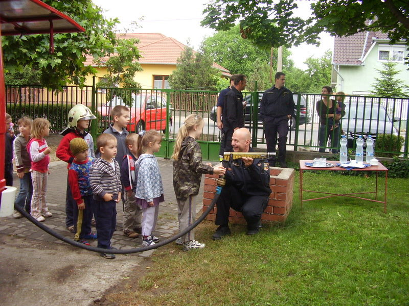 2009.05.28.ovi Tűzoltókkal 033