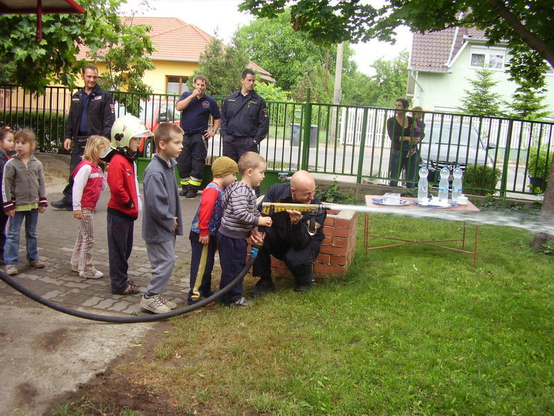 2009.05.28.ovi Tűzoltókkal 036