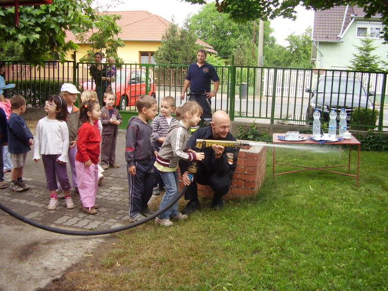 2009.05.28.ovi Tűzoltókkal 041