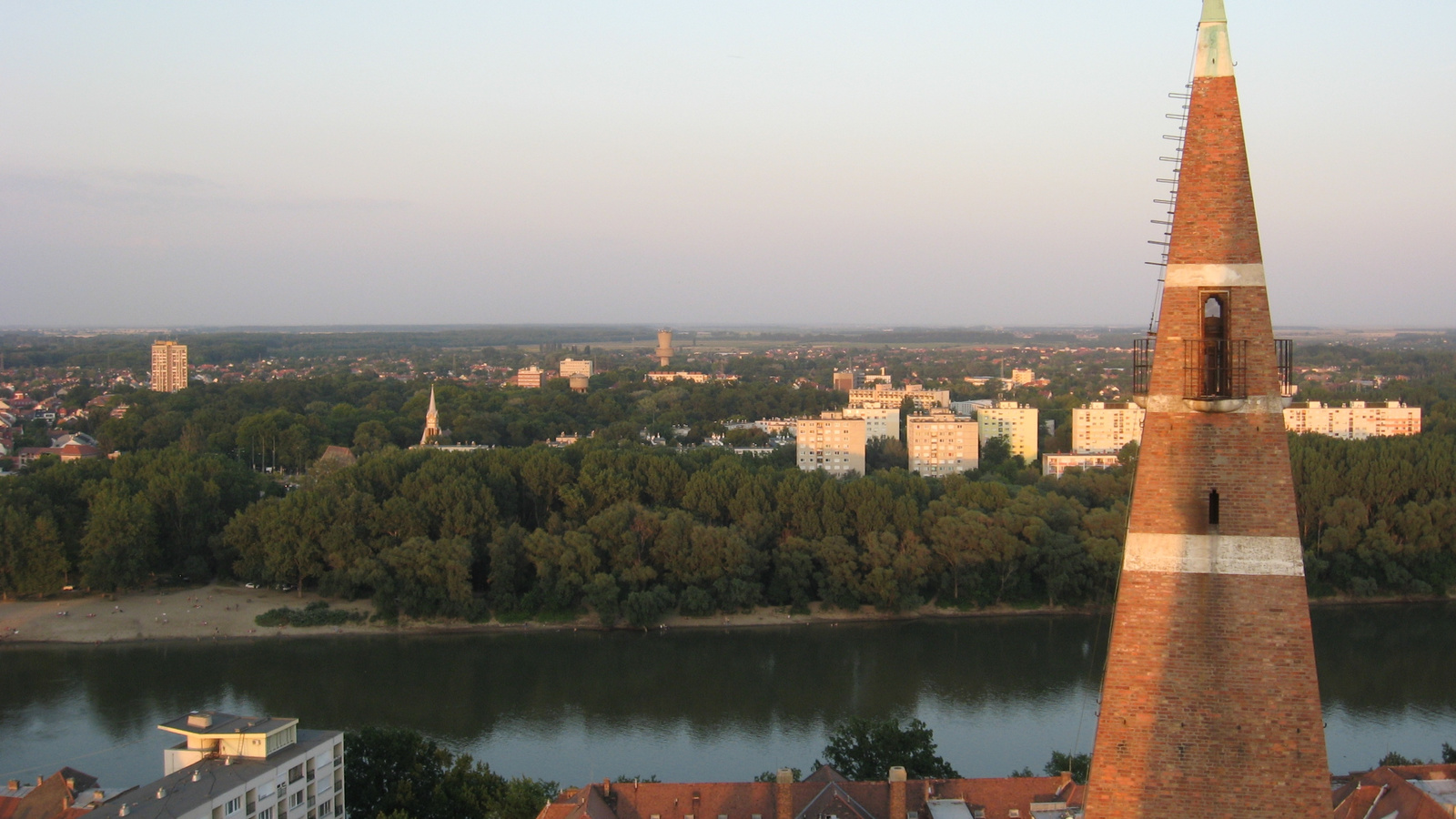 12 07 03 Fogadalmi templom Szeged (169)