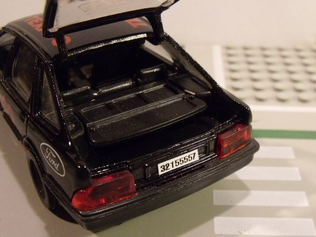 Ford Sierra 2-3 Ghia Corgi Texaco (9)