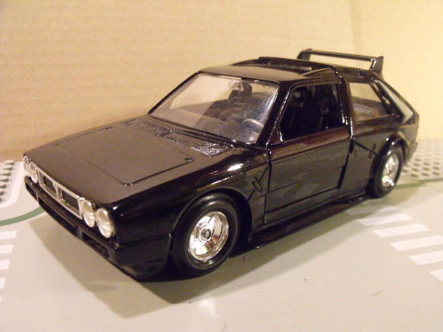 Lancia Delta S4 Bburago 1-24 (1)