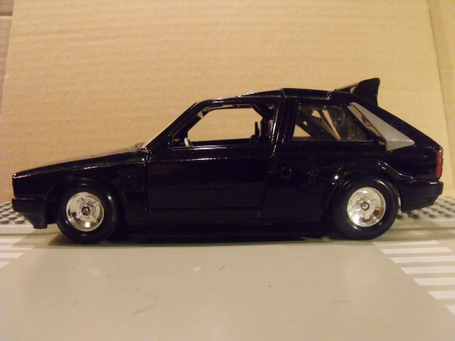 Lancia Delta S4 Bburago 1-24 (3)