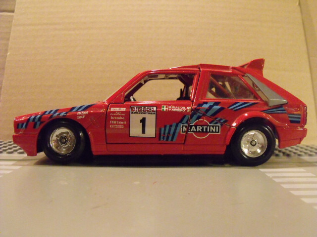 Lancia Delta S4 Bburago 1-24 (24)