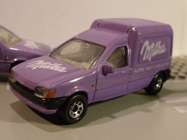 Matchbox Ford Milka Team (8)