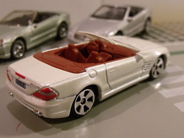 Mercedes 500SL Welly vs Matchbox (25)