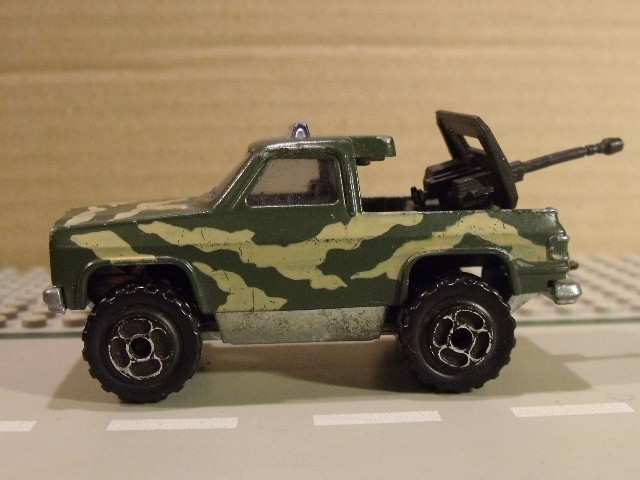 Majorette Chevy military blazer (2)