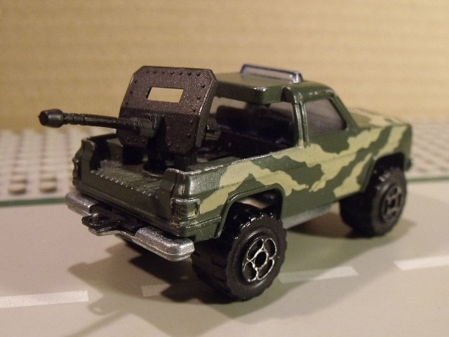 Majorette Chevy military blazer (1)