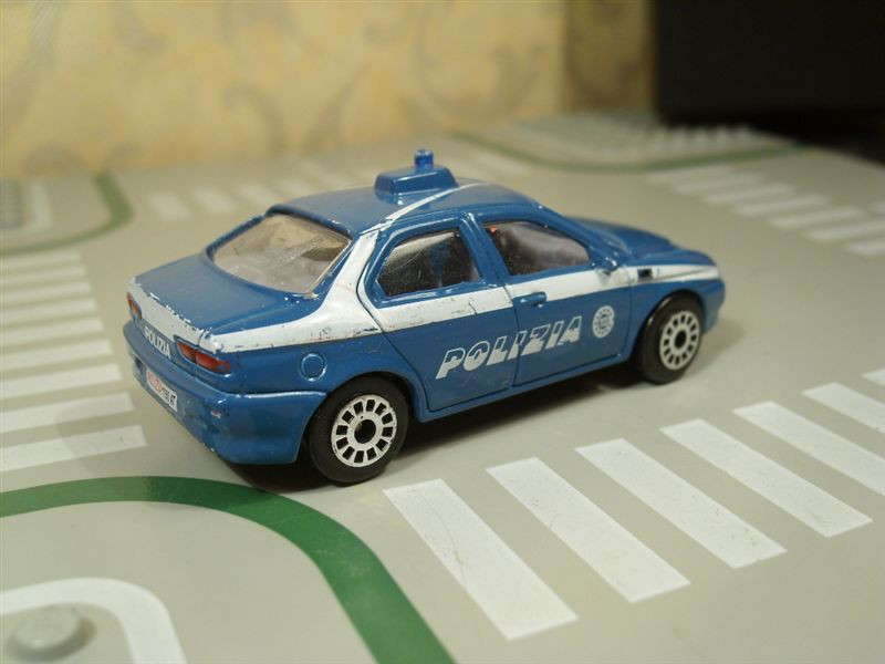 Alfa Romeo 156 Polizia Polistil 1-64 (2)