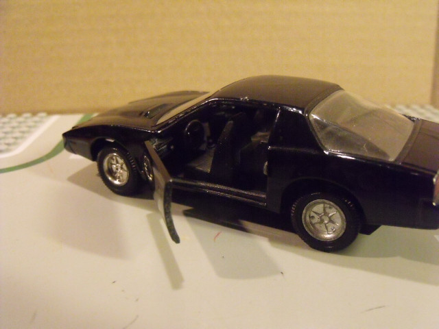 Yatming Pontiac Firebird KITT (3)