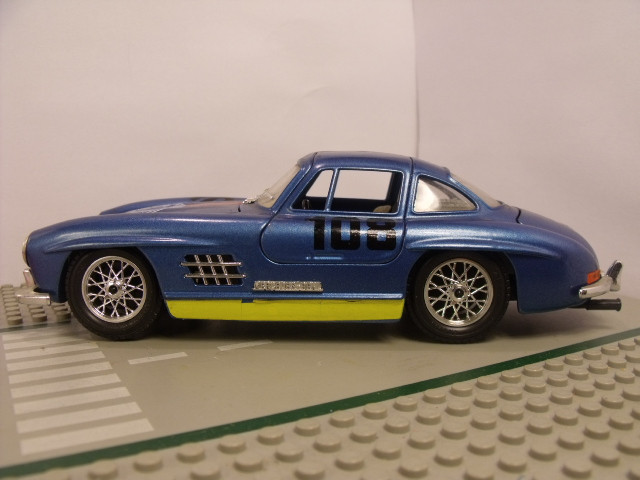 Mercedes-Benz 300 SL Burago 1-24 (2)