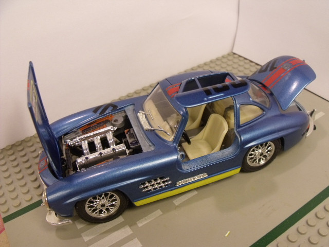 Mercedes-Benz 300 SL Burago 1-24 (7)