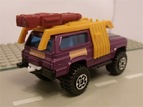 Matchbox 4x4 Chevy Blazer RoadBlasters (1)