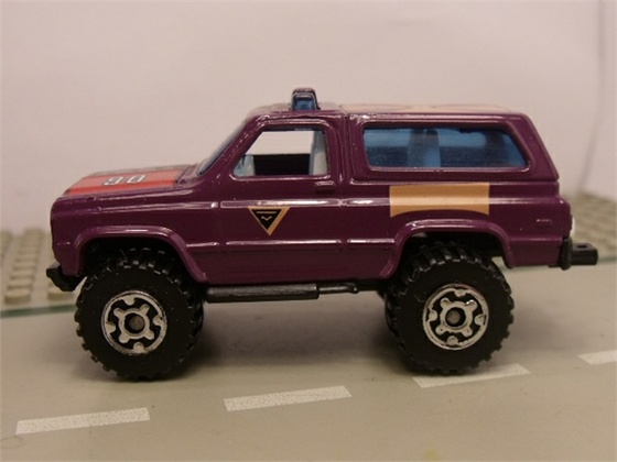 Matchbox 4x4 Chevy Blazer RoadBlasters (9)