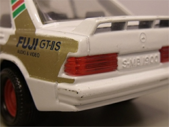 Mercedes 190E 2-6 - 16V Matchbox Superking (11)