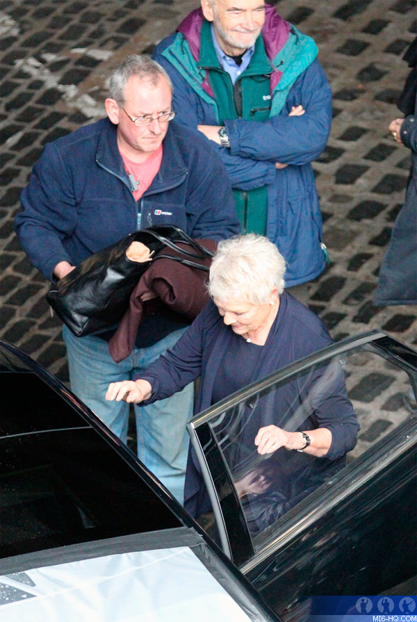 james-bond-007-skyfall-judi-dench-movie-set-photo-01