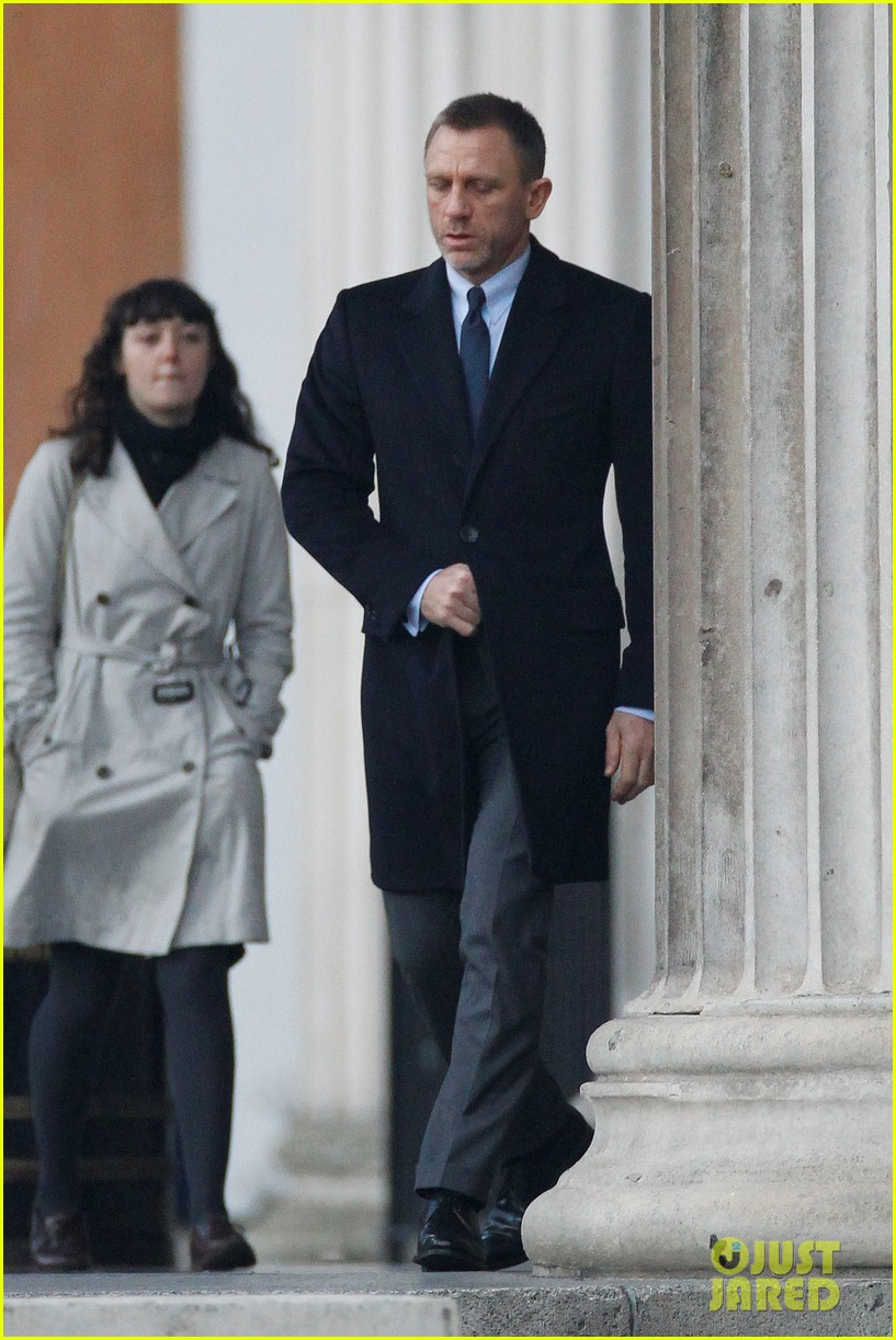 daniel-craig-skyfall-trafalgar-square-03