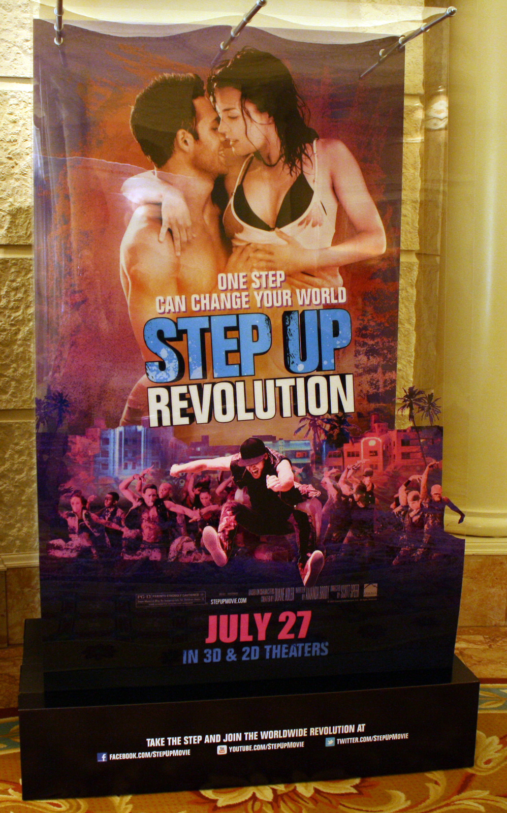 Step-Up-Revolution-movie-poster-standee (1)