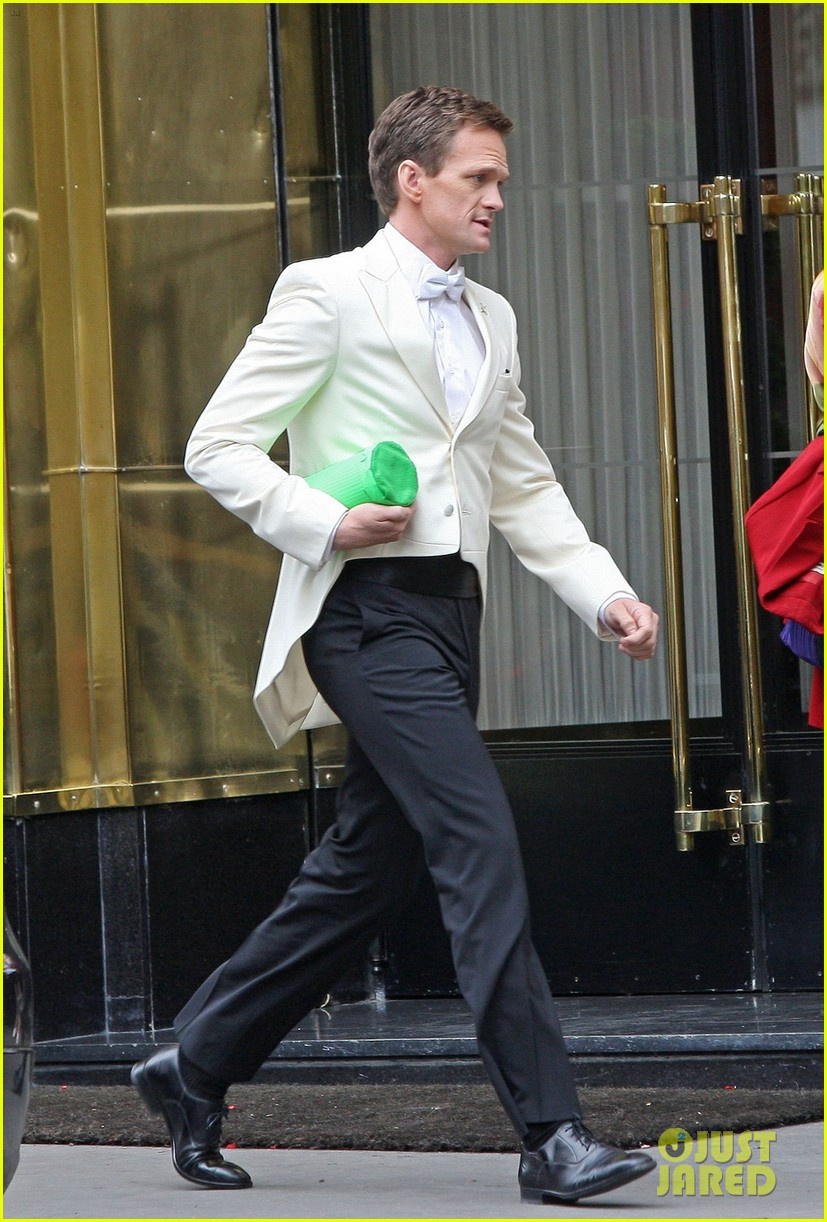 neil-patrick-harris-smurfs-2-with-jayma-mays-06