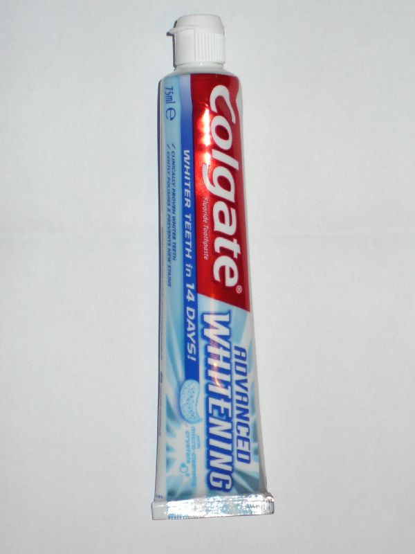 Fogkrém Colgate advanced whitening P1090221