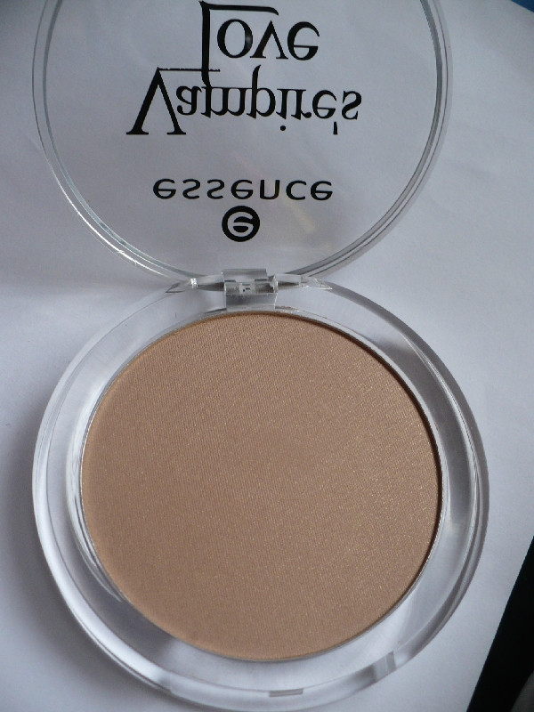 Alapozó S Essence shimmer powder P1090249