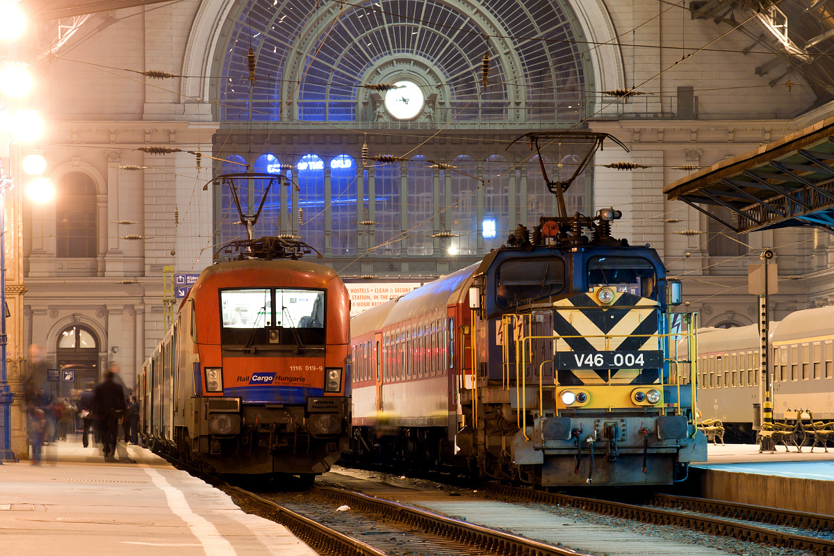 RCH 1116 019-9 & V46 004 Bp. Keleti 2011.03.26.